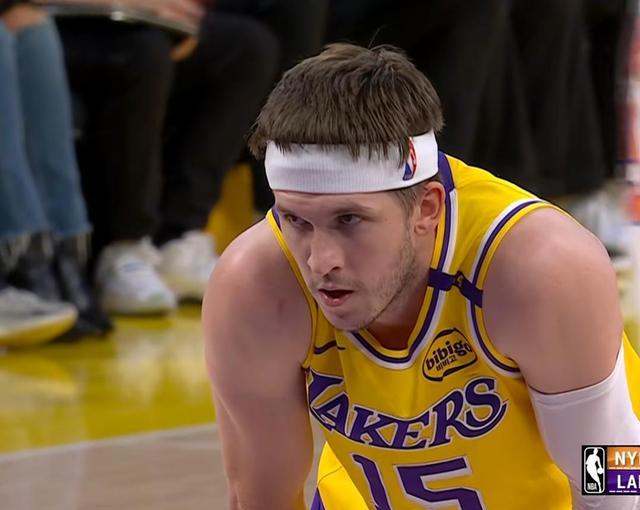 赛事分析包含东契奇连续十场比赛得分超过挺进下一轮，湖人挑战极限！的词条