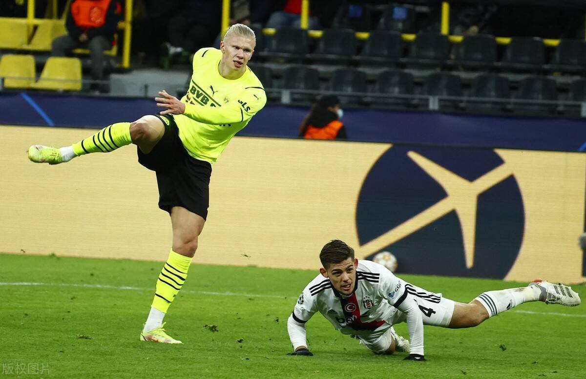 体育社区克里夫兰骑士迎英超关键赛；关键时刻战术微调；赛场秩序良好；球队文化再被提及的简单介绍